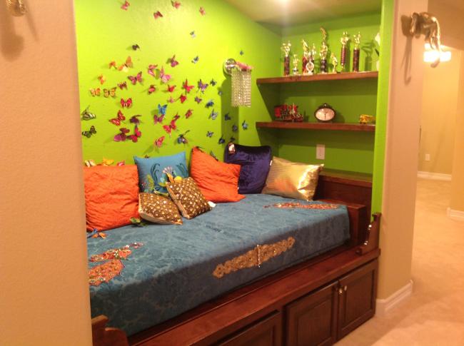 Castle Pines colorful lounge area